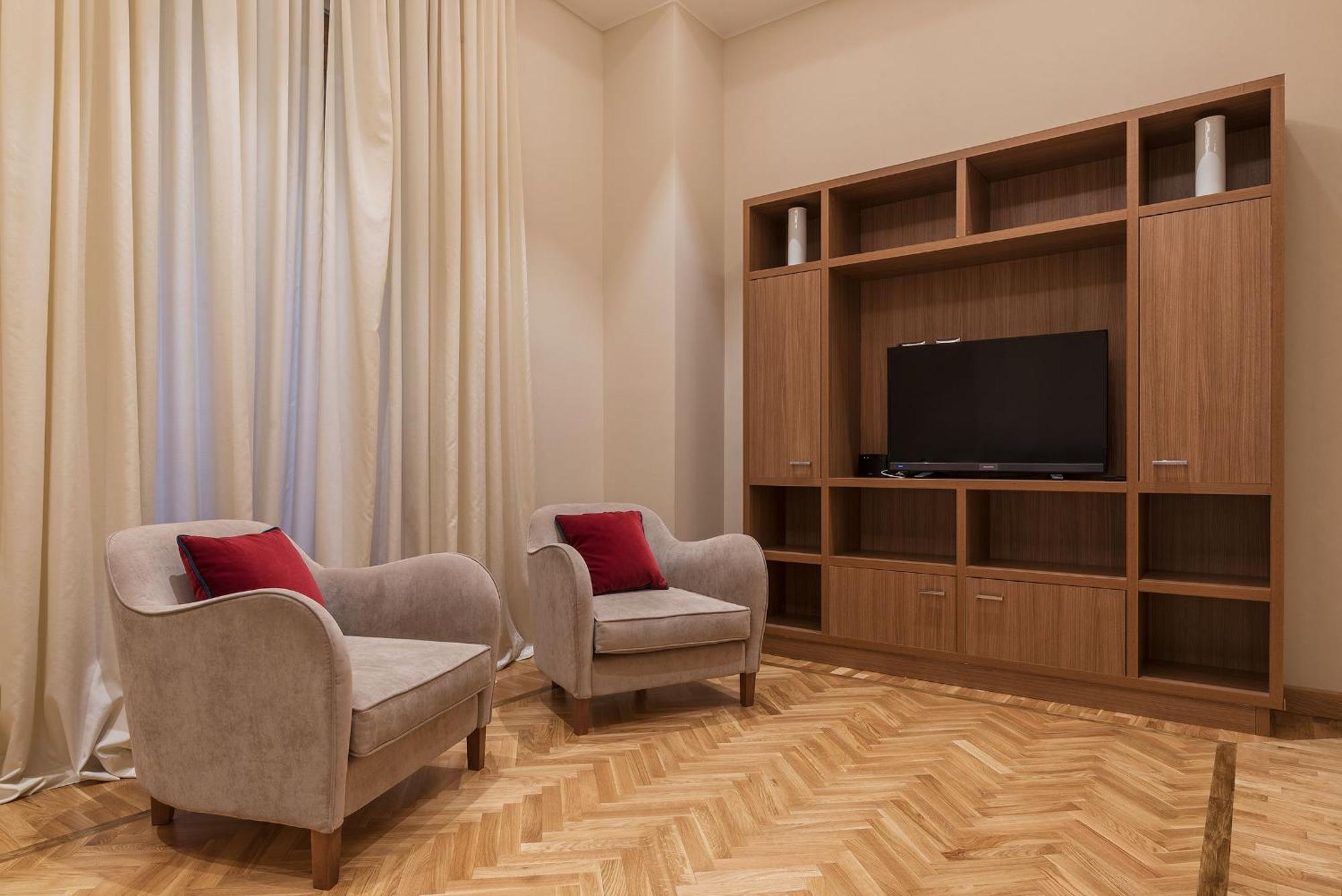 900 Apartment Rom