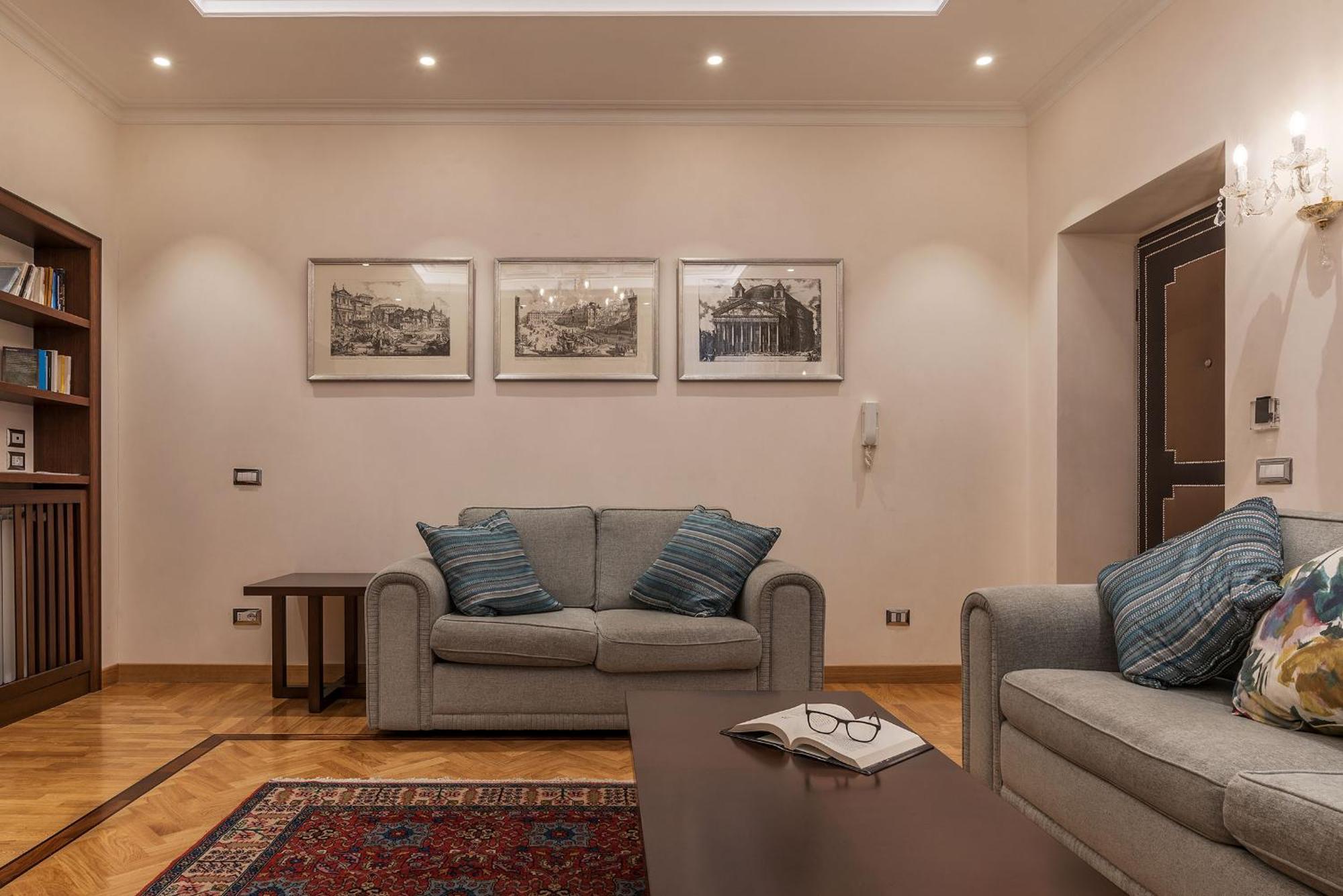 900 Apartment Rom