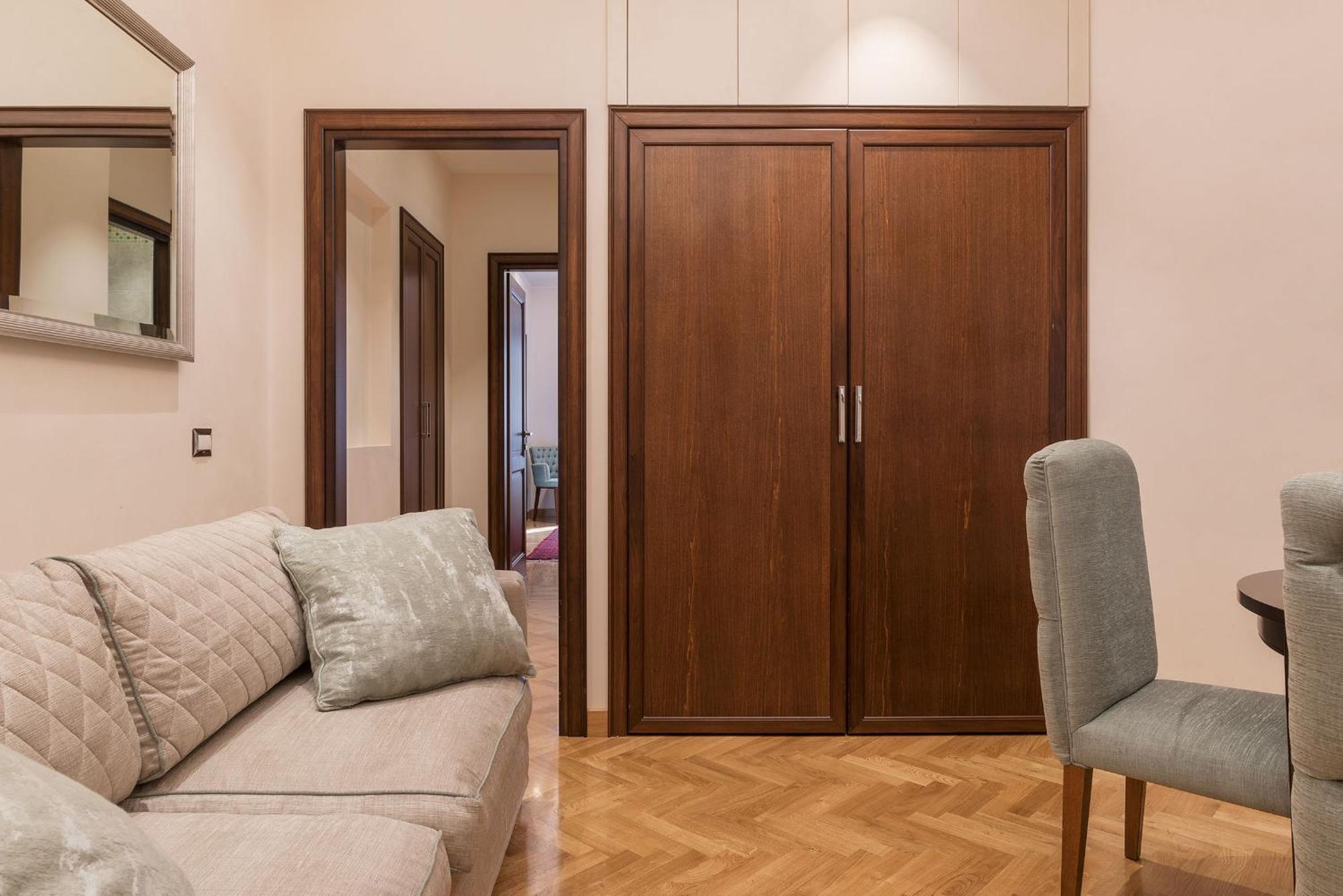 900 Apartment Rom